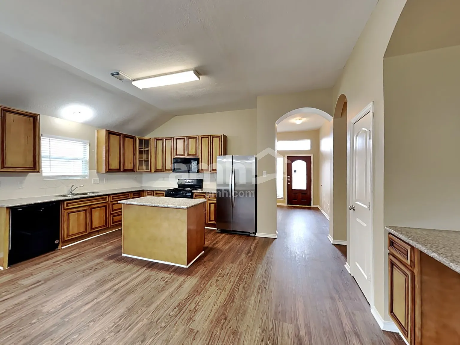 3 bed, 2.0 bath, 1756 sqft, $2,010 — Photo 3