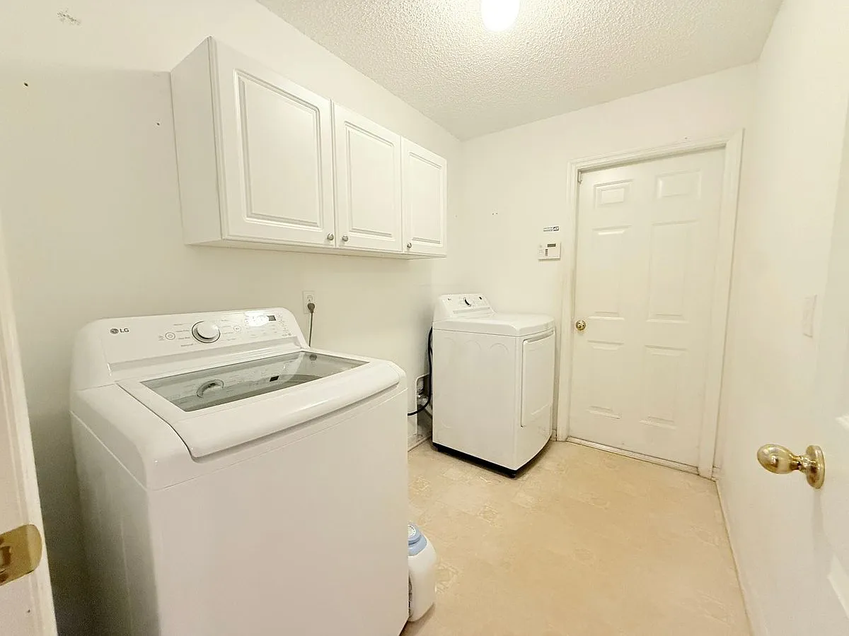 778 Hamm St NW — Photo 3