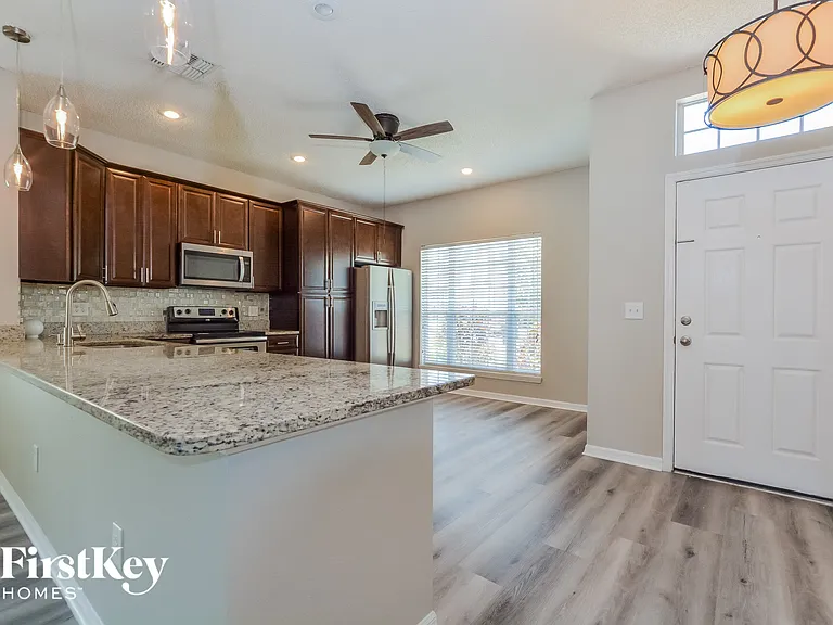 4810 Waterside Pointe Cir — Photo 5