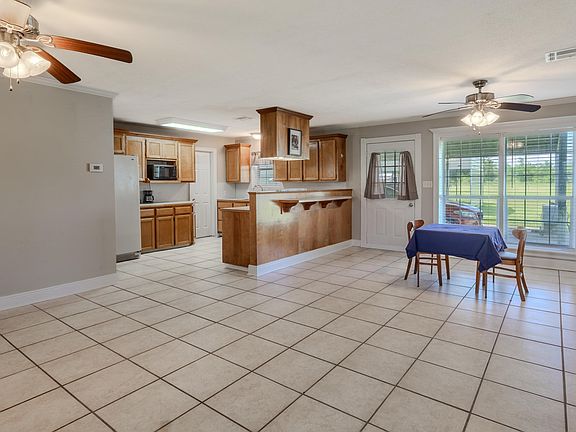 5th image of 132 Thomas Ln