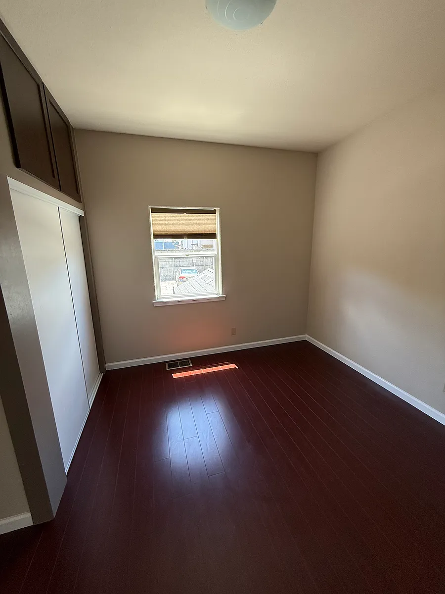 Building Photo - 927 Apgar St