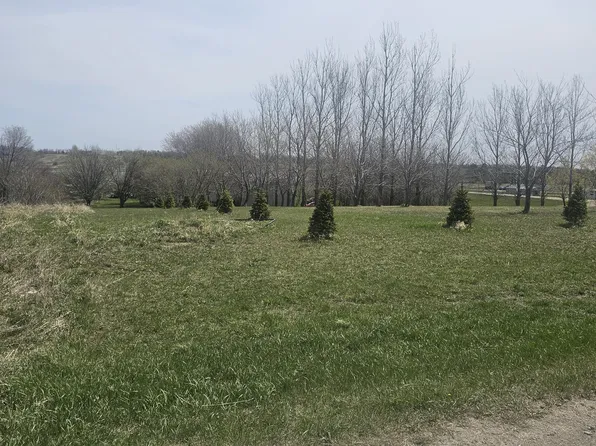 3096 Lake Front Dr, Jamestown, ND 58401