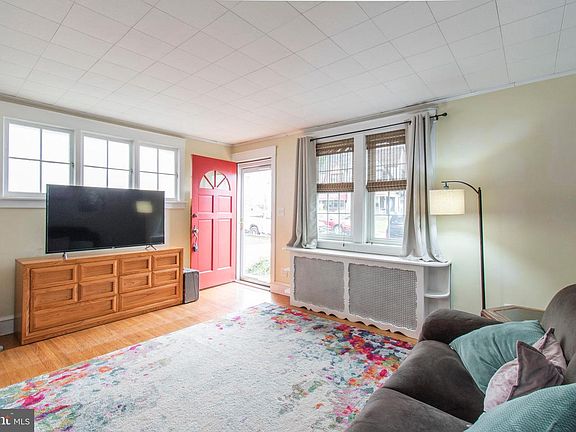 5th image of 280 W Essex Ave
