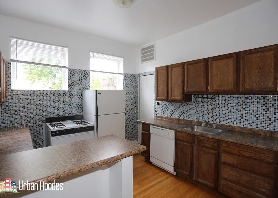 1st image of 627 W Oakdale Ave #Ua3