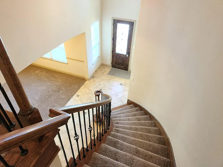 1016 Taylor Dr — Photo 5