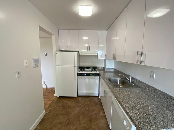 4th image of 75-23 113th St #4BB