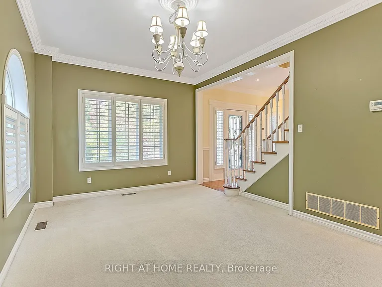 307 Sheridan Ct — Photo 6