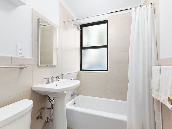 4th image of 74 W 68th St APT 3B