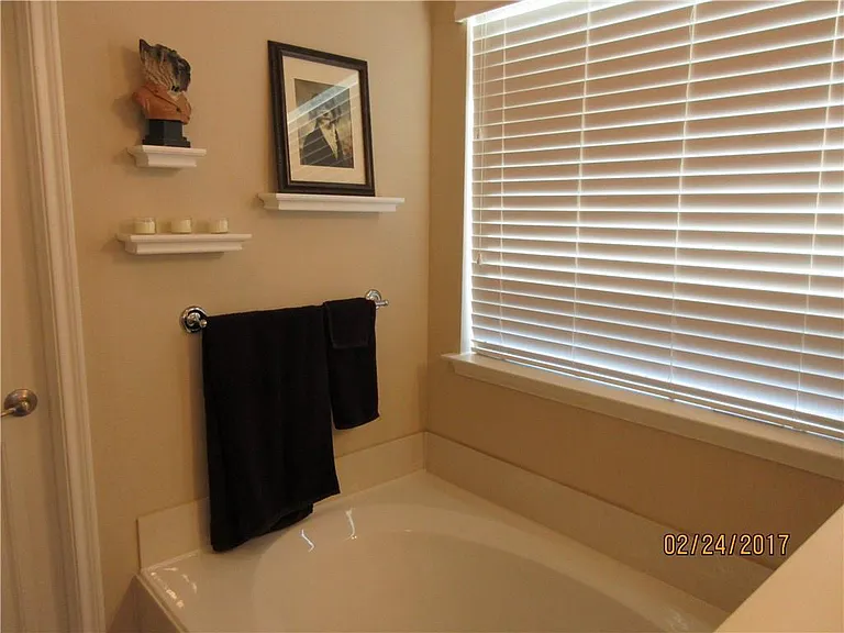 1110 Lubbock Ln — Photo 27