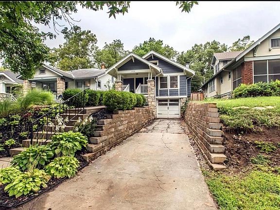 1 car garage and 2 spaces in the driveway