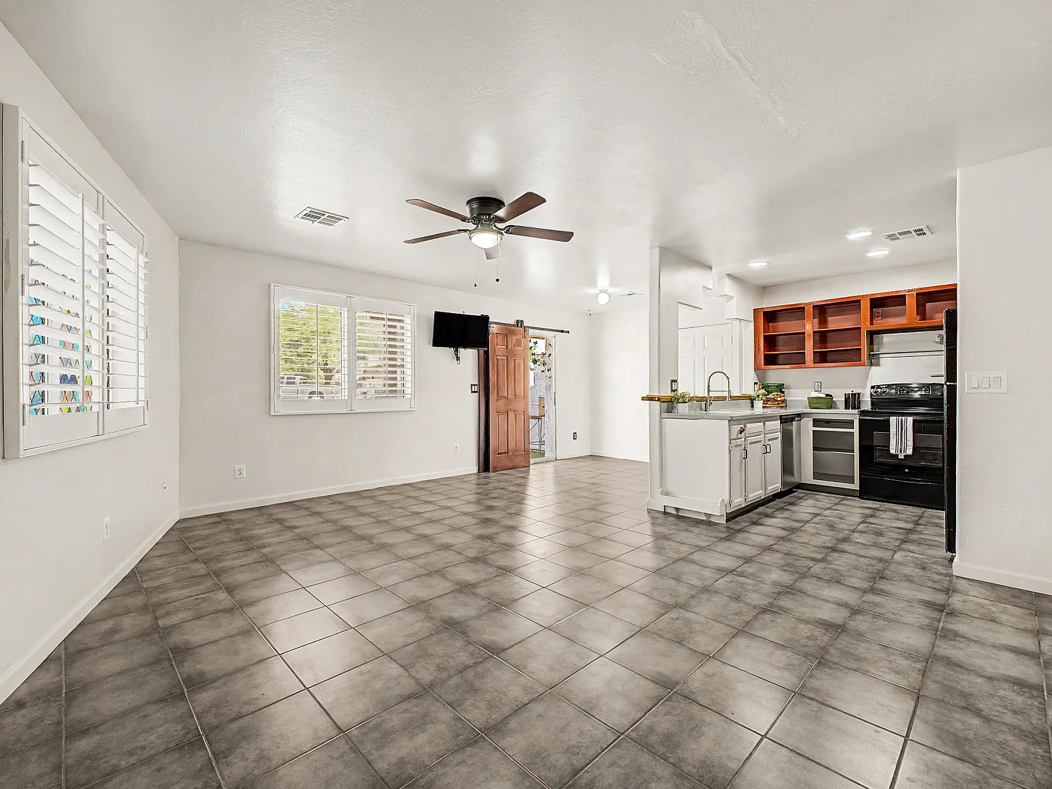 2 bed, 1064 sqft, $1,600 — Photo 4