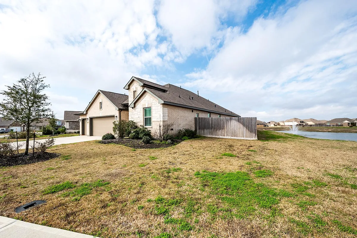 Building Photo - 14231 Angelina Dr