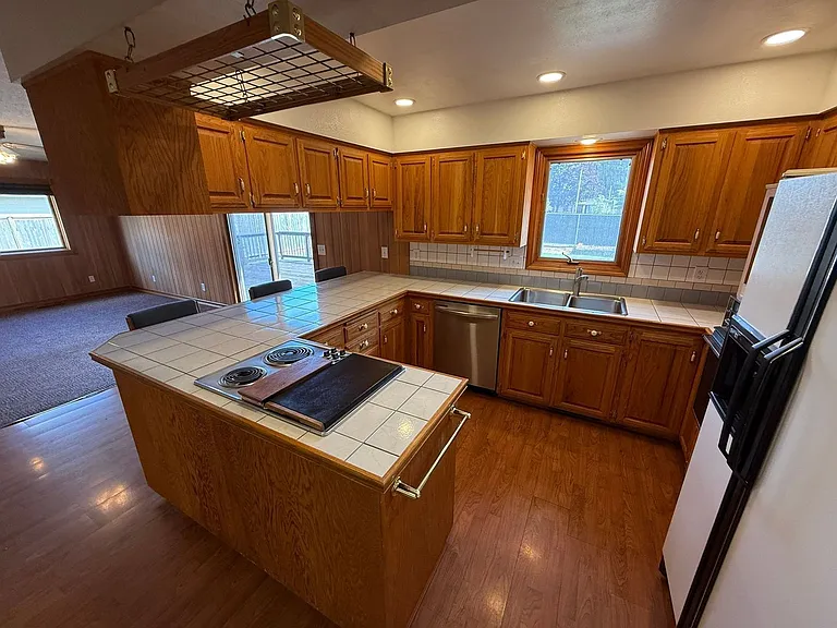 460 SE Conifer Pl — Photo 6