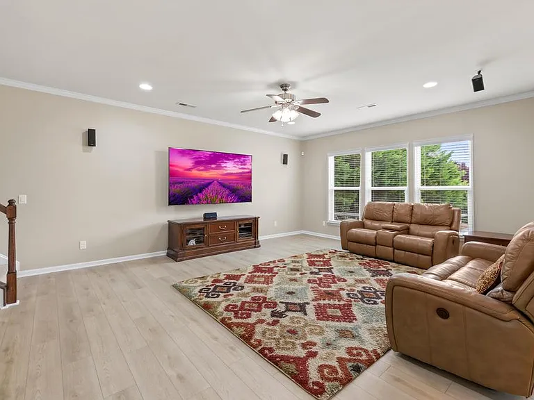 1084 Crescent Moon Dr — Photo 11