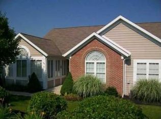 28 Summerfield Blvd, Bowling Green, OH 43402