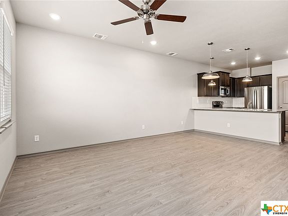5th image of 322 Green Valley Dr