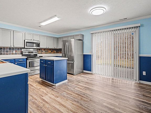 3rd image of 180 Ivy Hill Ln
