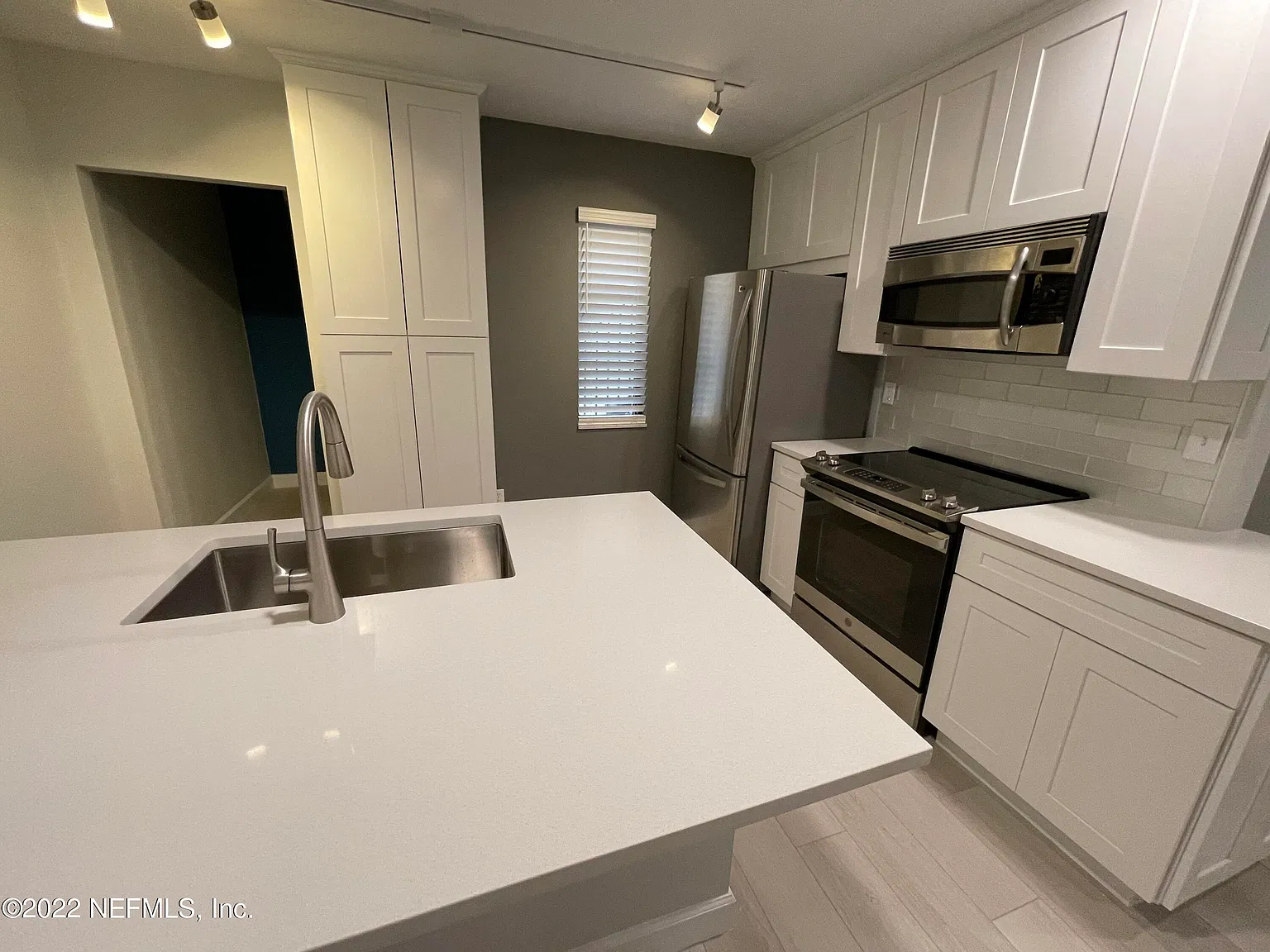 2 bed, 1.0 bath, 1036 sqft, $2,000 — Photo 4