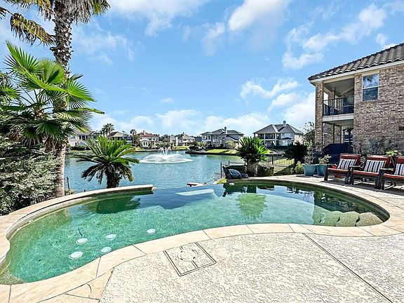 3rd image of 12131 Lismore Lake Dr
