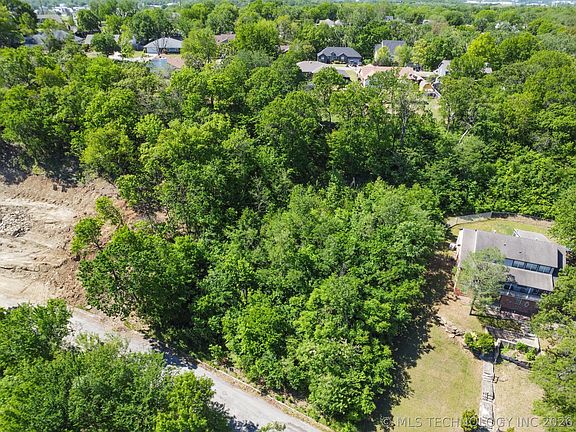 3rd image of Hickory Ln