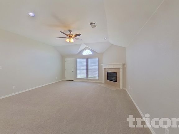 3rd image of 1217 Glencoe Dr
