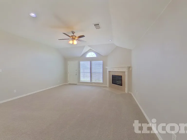 1217 Glencoe Dr — Photo 3