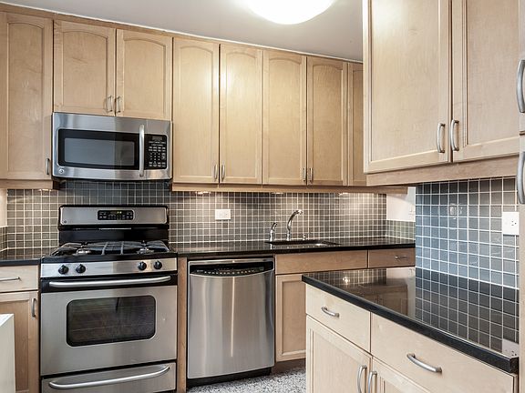 5th image of 201 E 87th St APT 15D