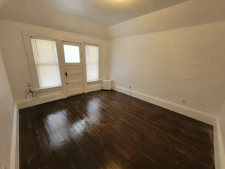 202 W 2nd Ave #2 — Photo 8
