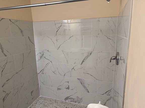 4th image of 1119 N Underhill St APT D2