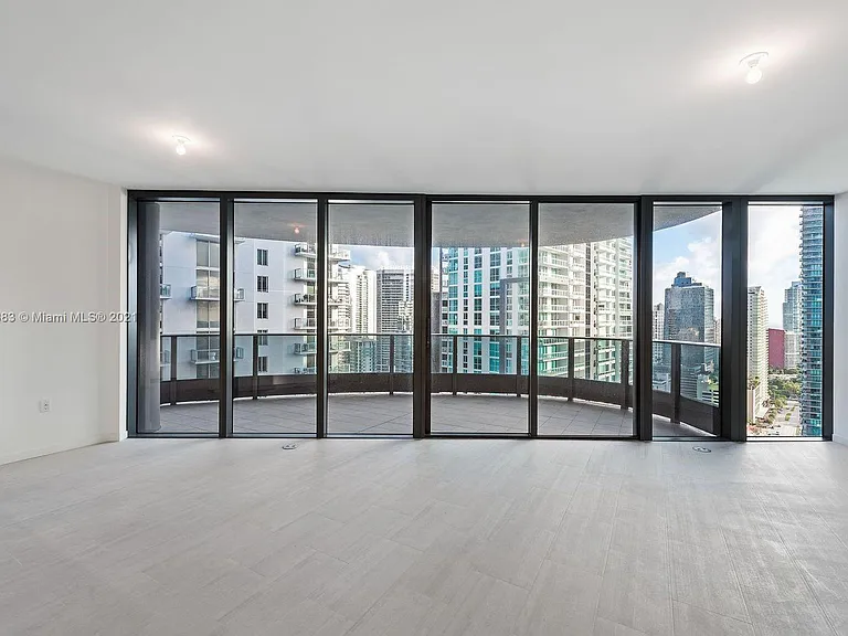 Brickell Plz — Photo 20