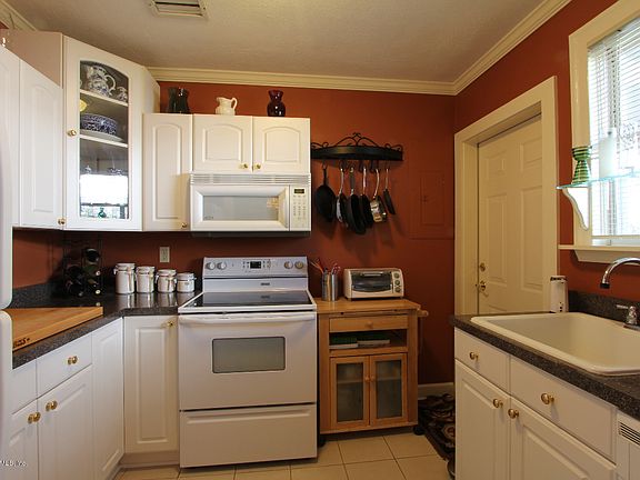 4th image of 4054 Green St