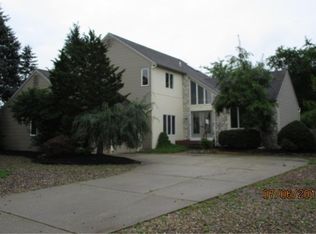 135 Rolling Acre Dr, Glassboro, NJ 08028
