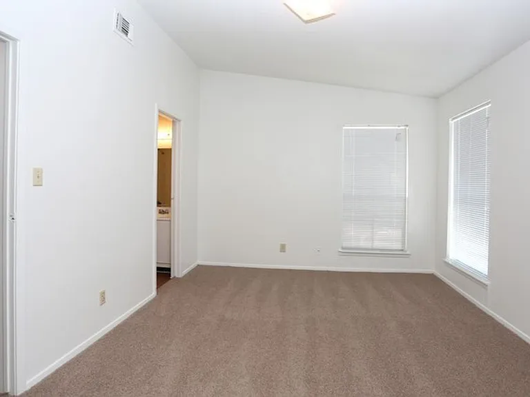 Ashford Creek Apartments — Photo 55