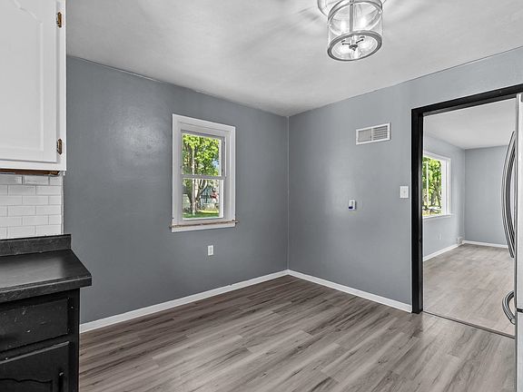 4th image of 1516 Rugby St