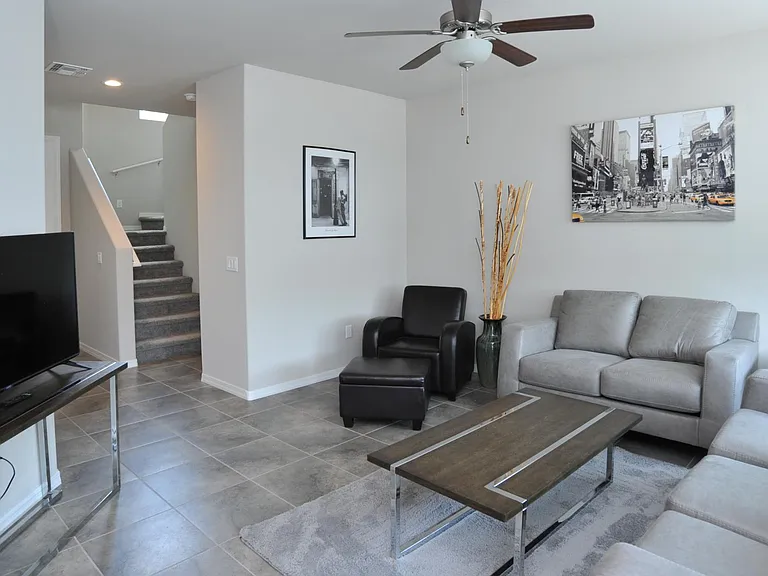 1218 E Blacklidge Dr — Photo 33