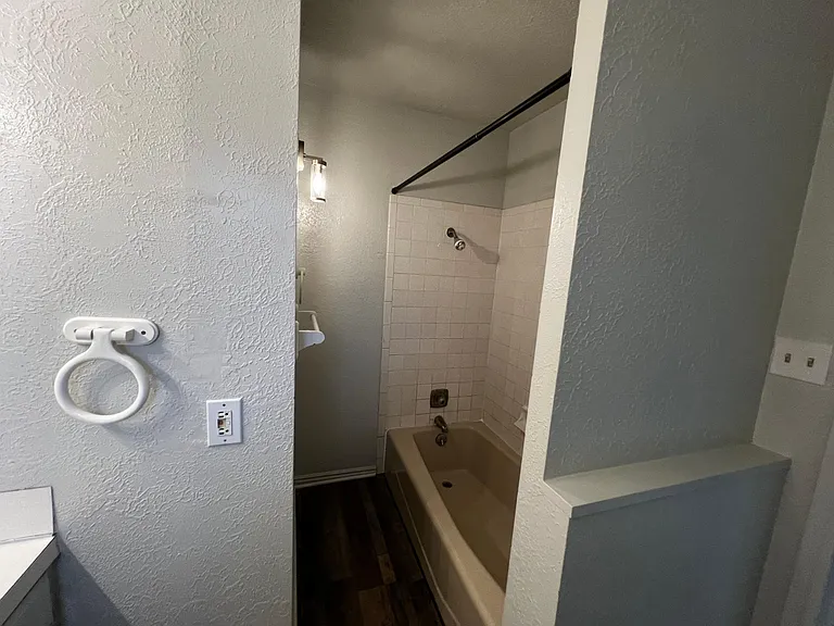 423 N Main St — Photo 21
