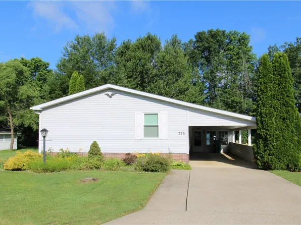 226 Troy Oaks Dr, Hiram, OH 44234