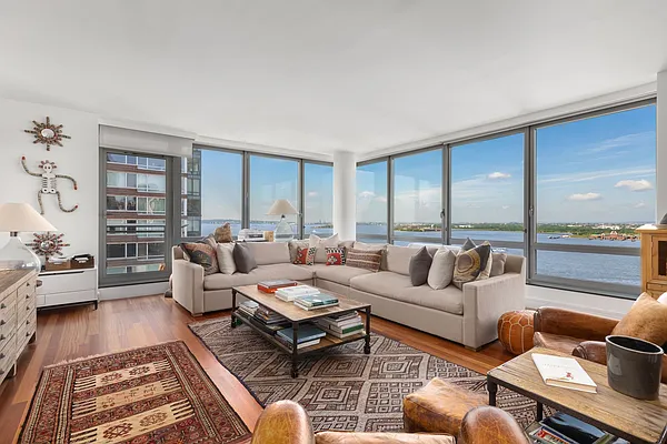 Rented by Compass | media 25