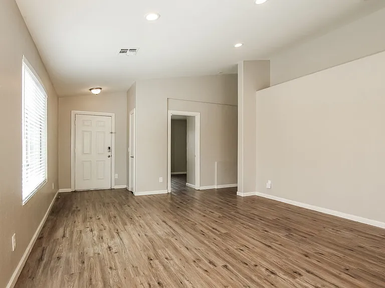 6418 W Magnolia St — Photo 4