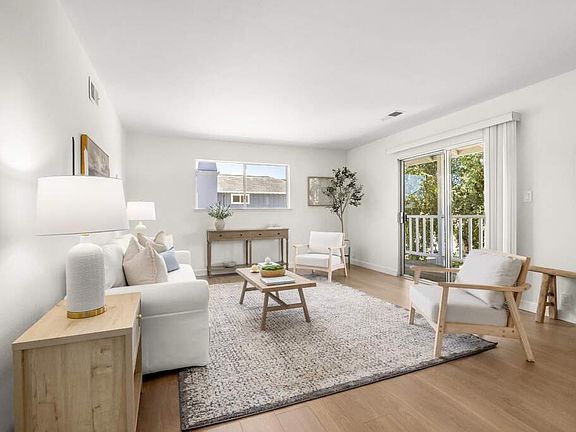 livingroom- will be unfurnished