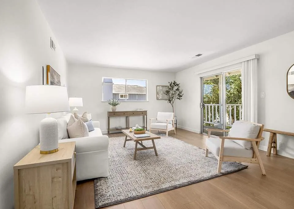livingroom- will be unfurnished