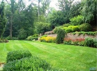 738 McCoy Rd, Franklin Lakes, NJ 07417