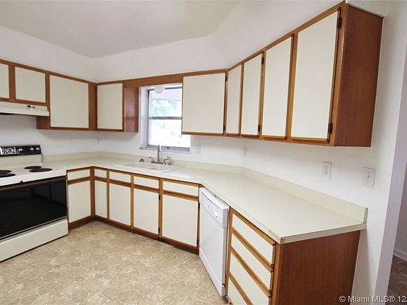 5th image of 2380 SE 25th Dr
