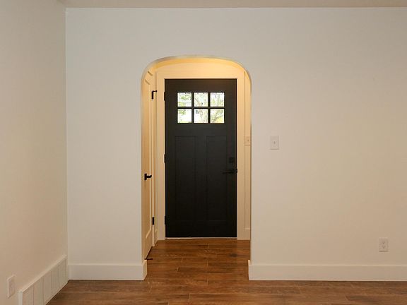 2nd image of 2056 E Hubbard Ave