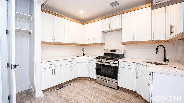 Rented by Nooklyn NYC LLC | media 25