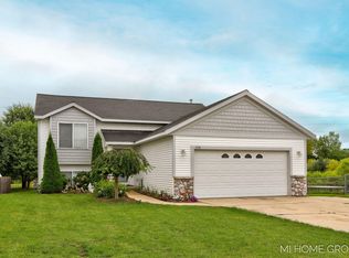116 Panther Dr, Holland, MI 49424