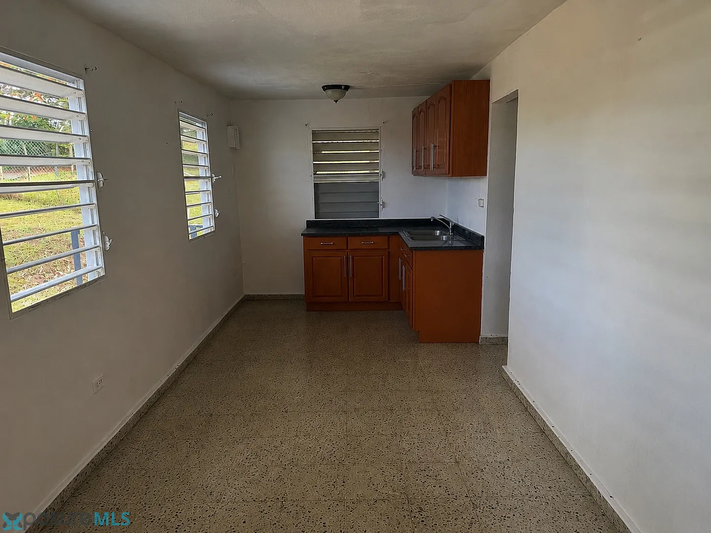 2 bed, 1.0 bath, 800 sqft, $650 — Photo 2
