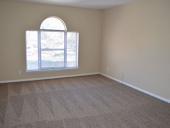 4th image of 205 Club Pkwy