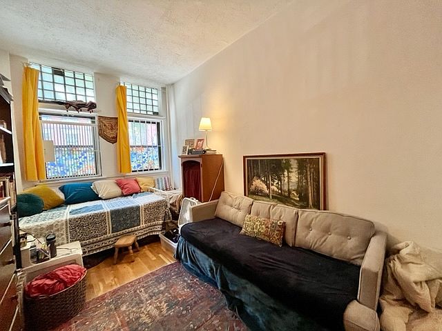 2nd image of 221 E 5th St APT 1