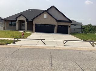 156 Trillium Dr, Dyer, IN 46311